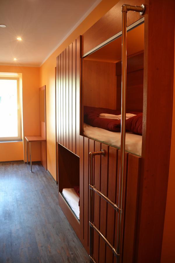 Do Step Inn Central - Self-Service-Hostel Vienna Exterior photo